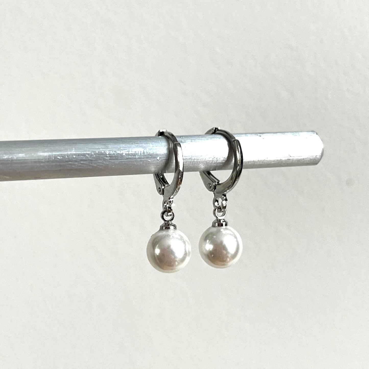 SILVER PEARL HUGGIES