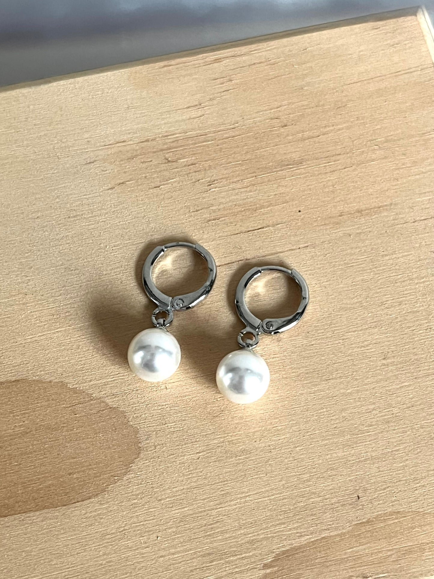 SILVER PEARL HUGGIES