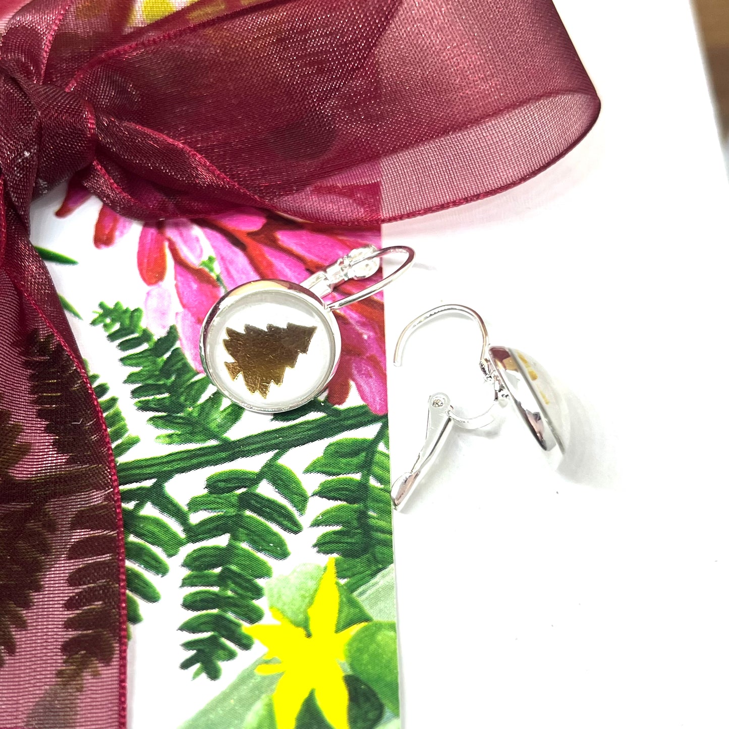 White and gold christmas tree earrings with open clasp