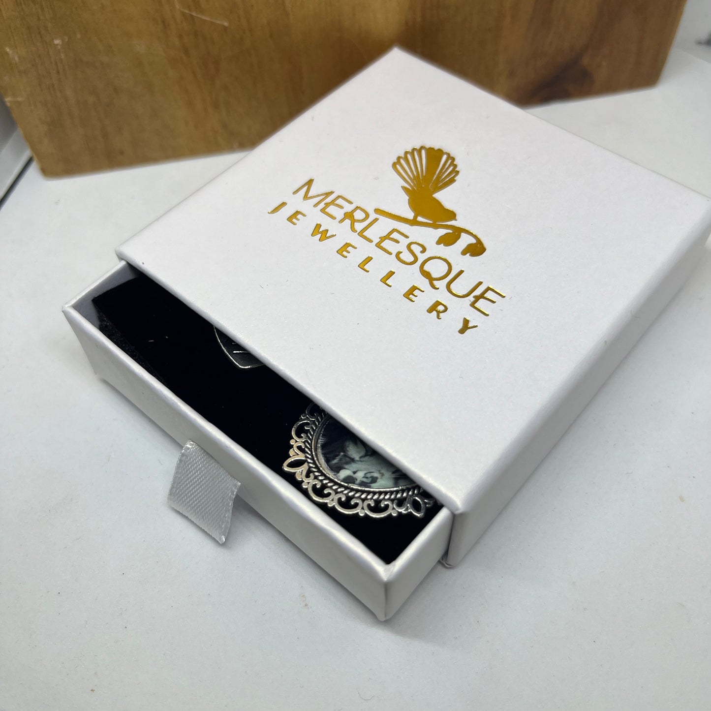 Wedding bouquet charm box
