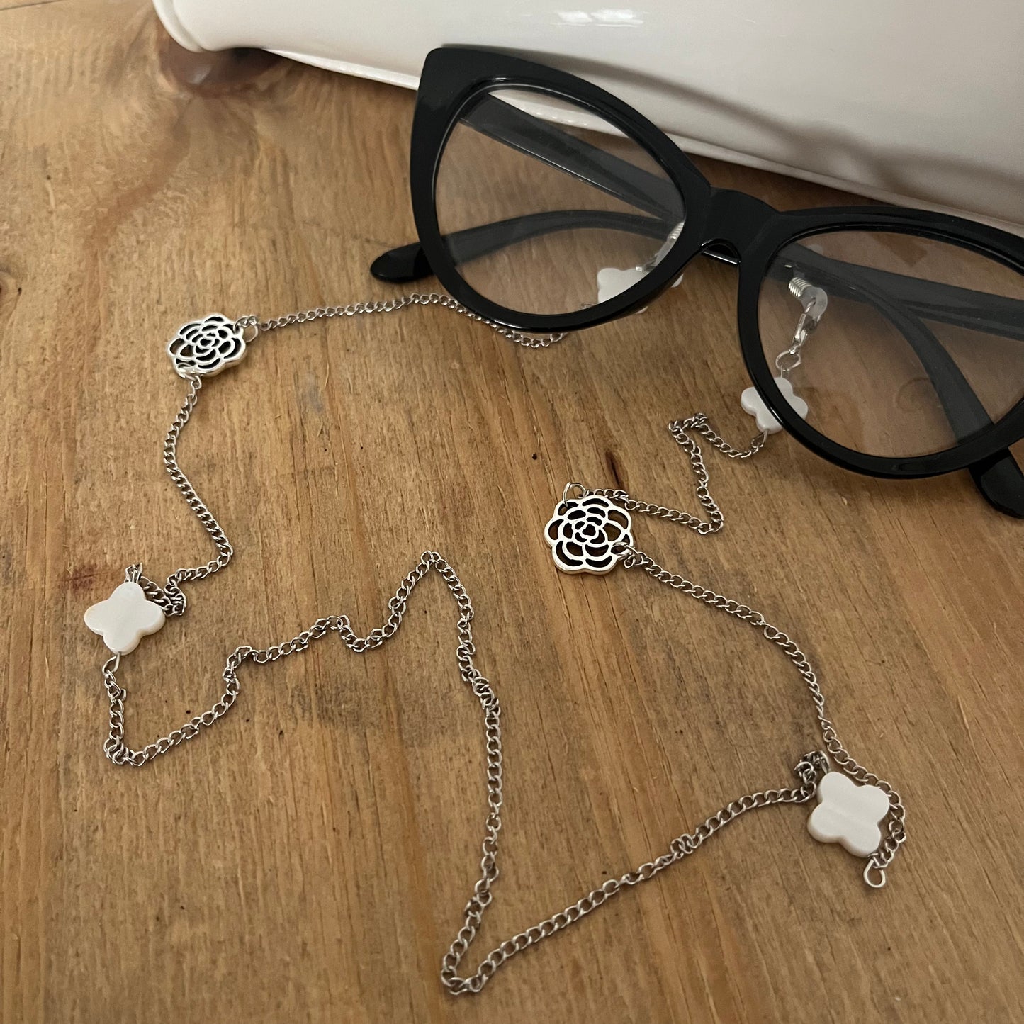 SILVER ROSE GLASSES CHAIN