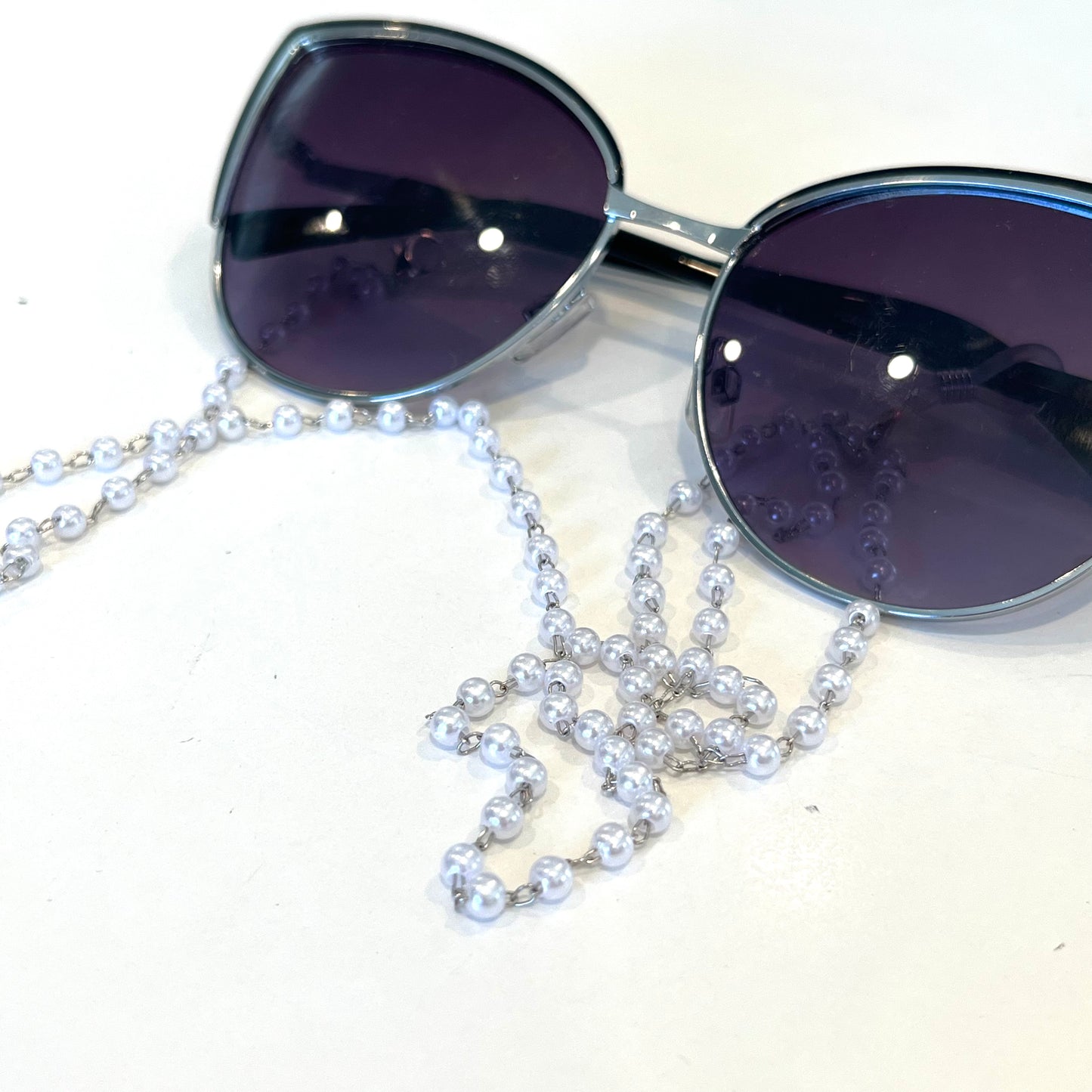 SILVER PEARL GLASSES CHAIN