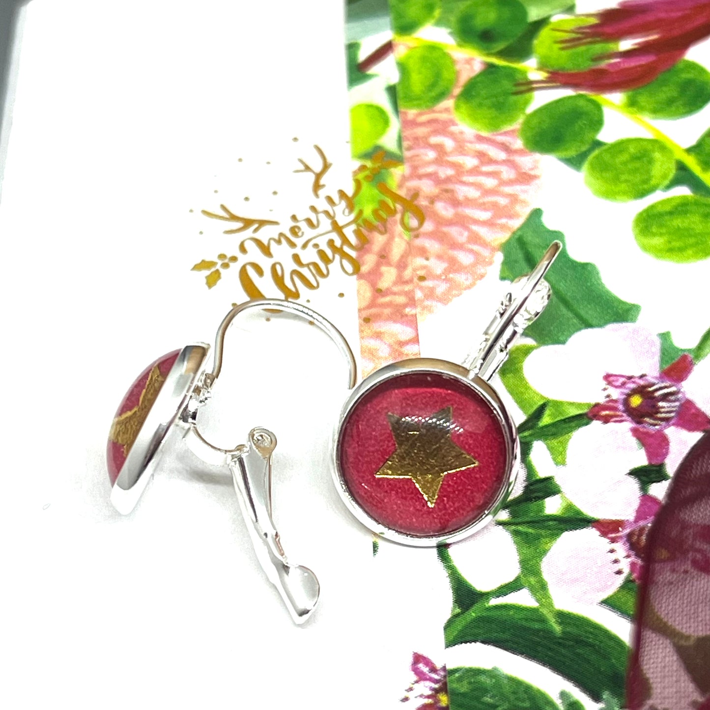 Red & Gold star glass dome christmas earrings showig how it opens