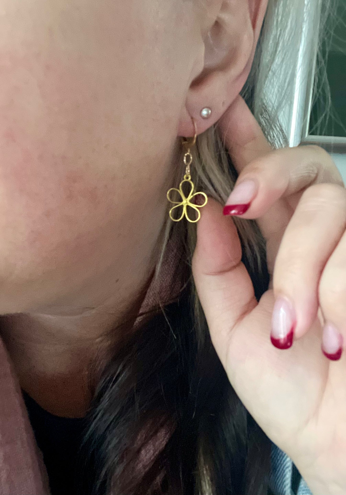 GOLD DAISY EARRINGS