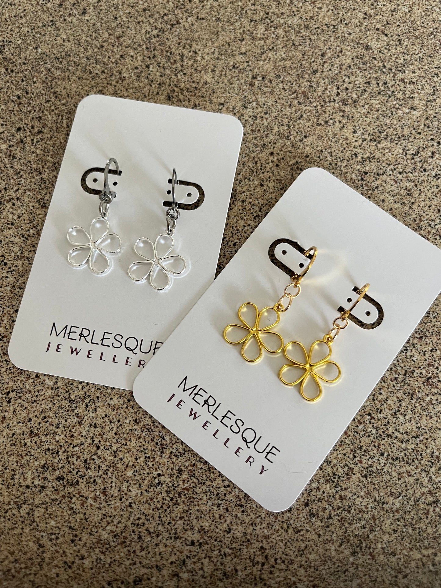 GOLD DAISY EARRINGS