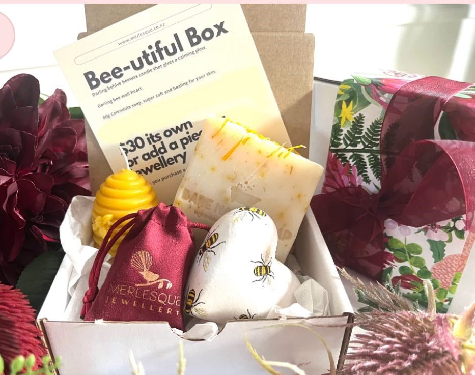 BEE-UTIFUL GIFT BOX