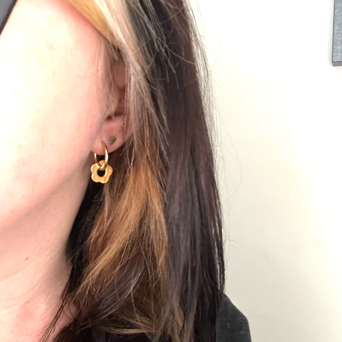 GOLD DAISY HOOPS