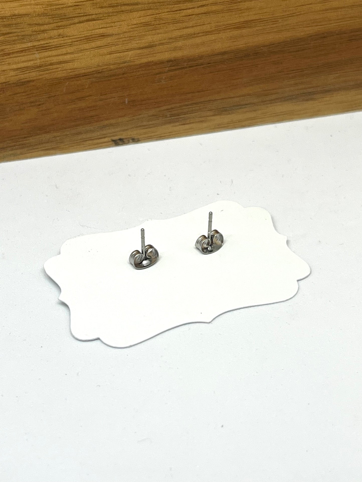 SILVER DAISY STUDS