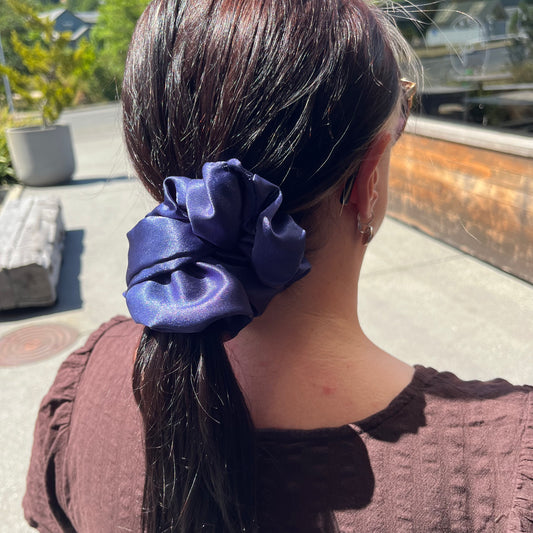 NAVY BLUE SCRUNCHIE