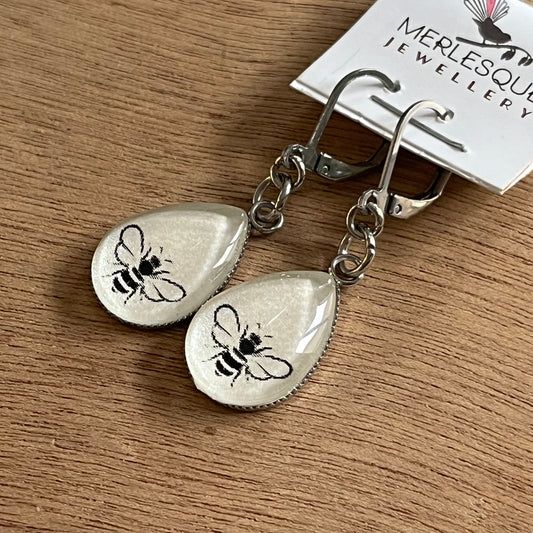 PEARL BEE EARRINGS
