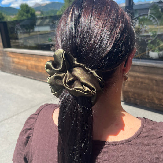 OLIVE SCRUNCHIE