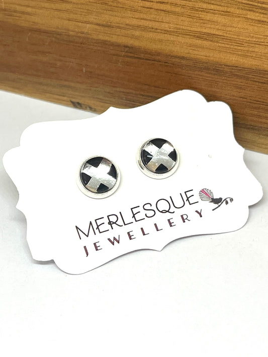 SILVER KISS STUDS