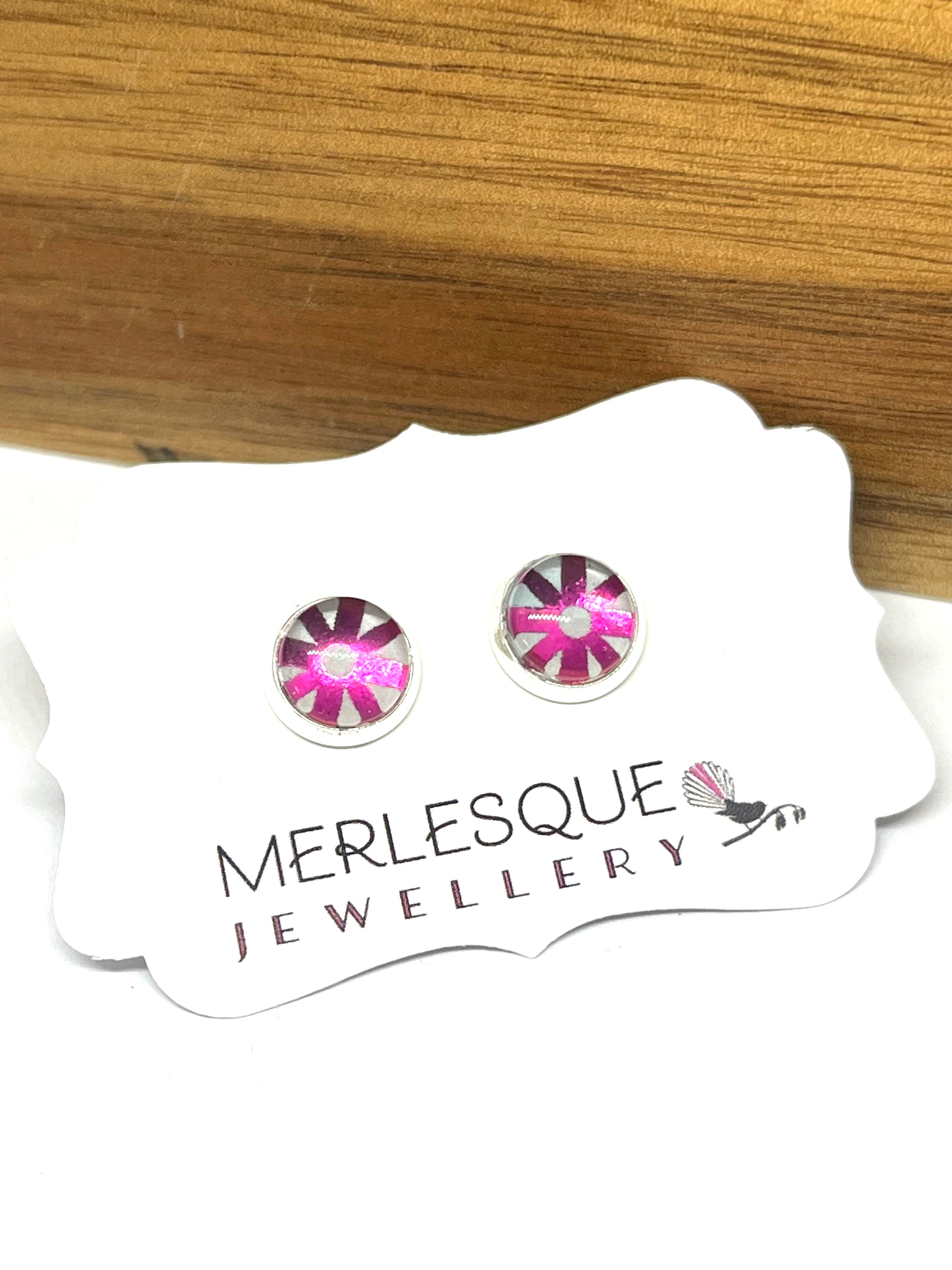 Hot pink daisy glass dome studs
