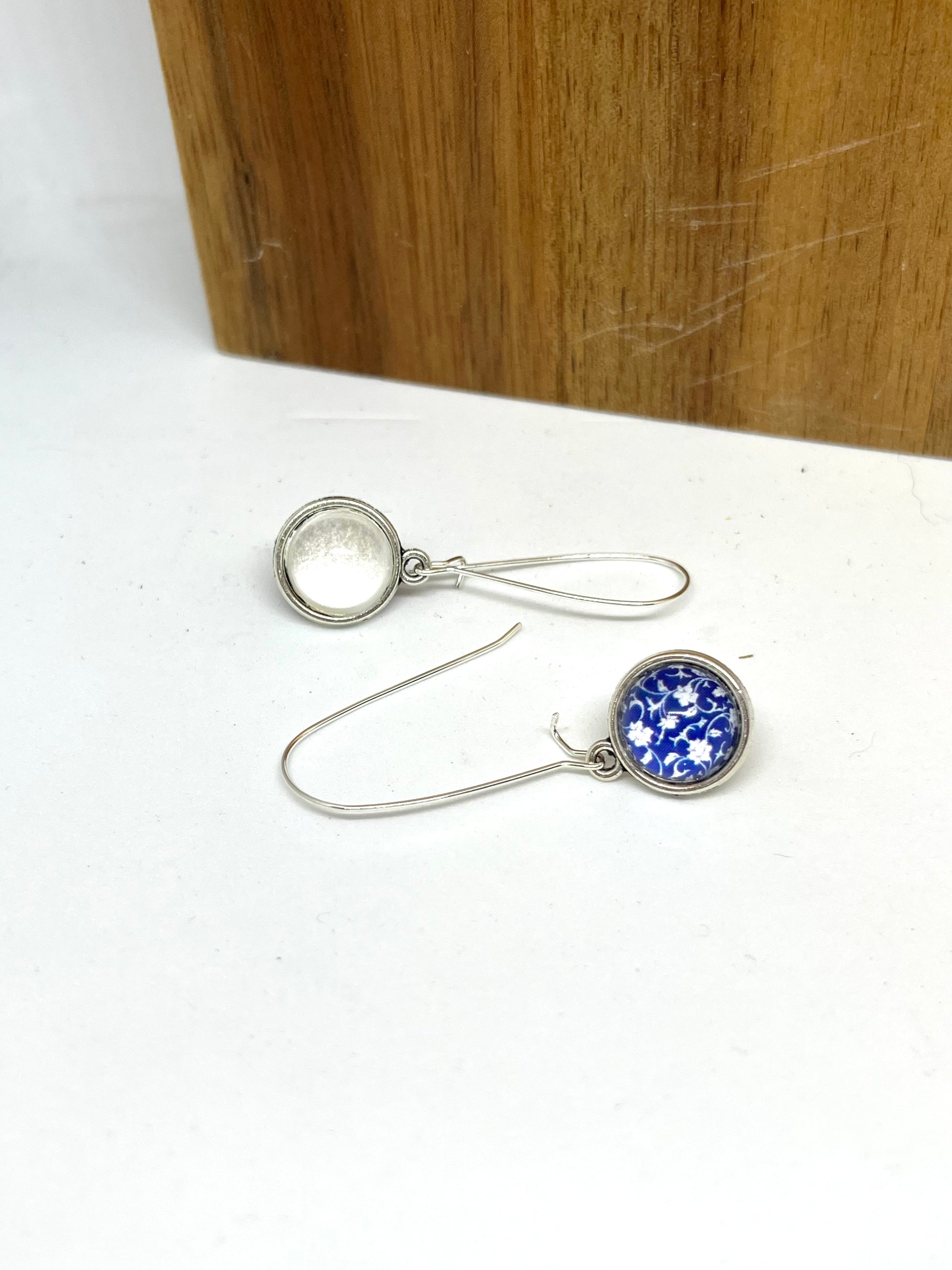 Double sided glass dome earrings with blue china pattern on one side and pearl on the other