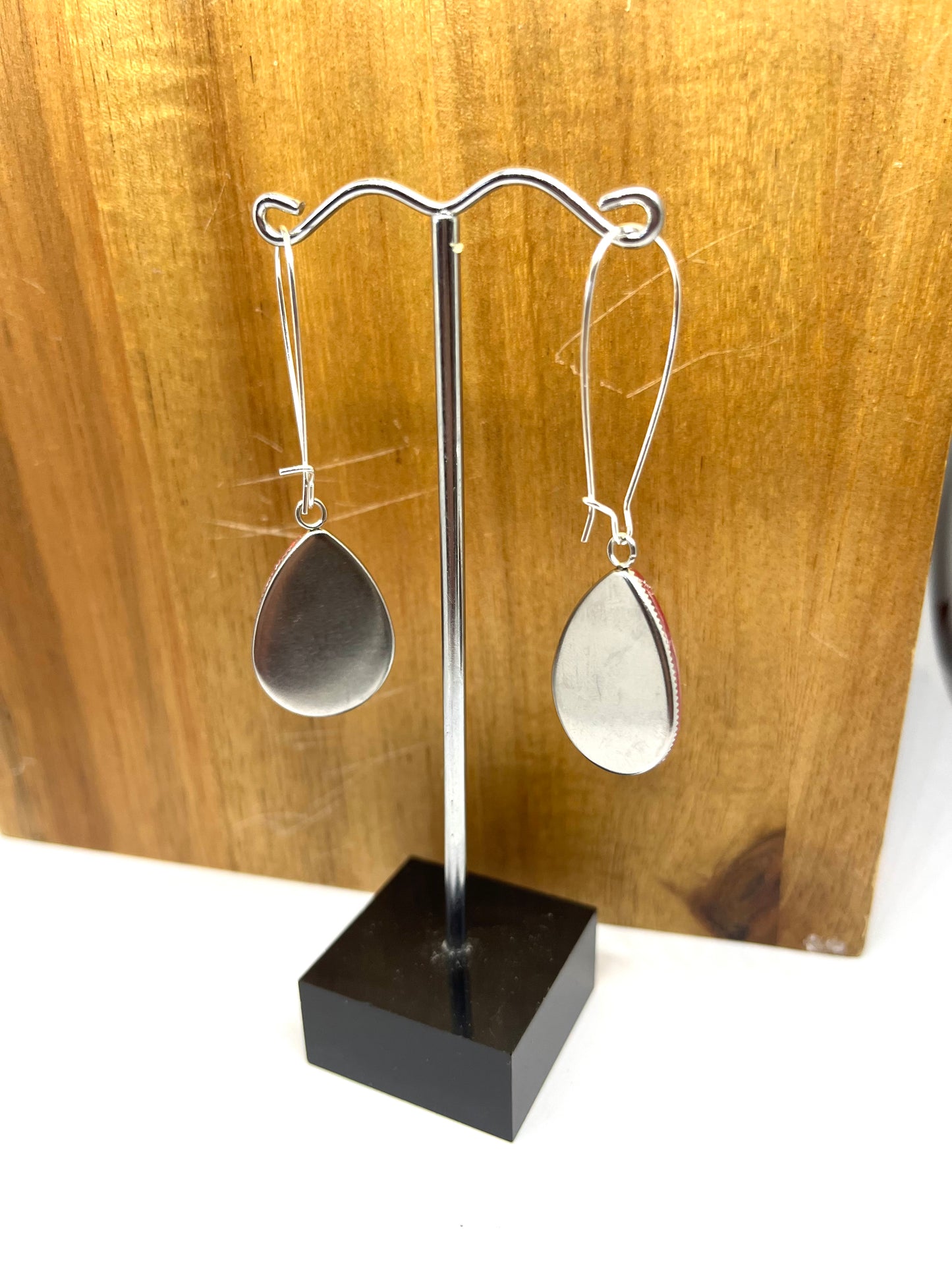 BLACK TEARDOP EARRINGS