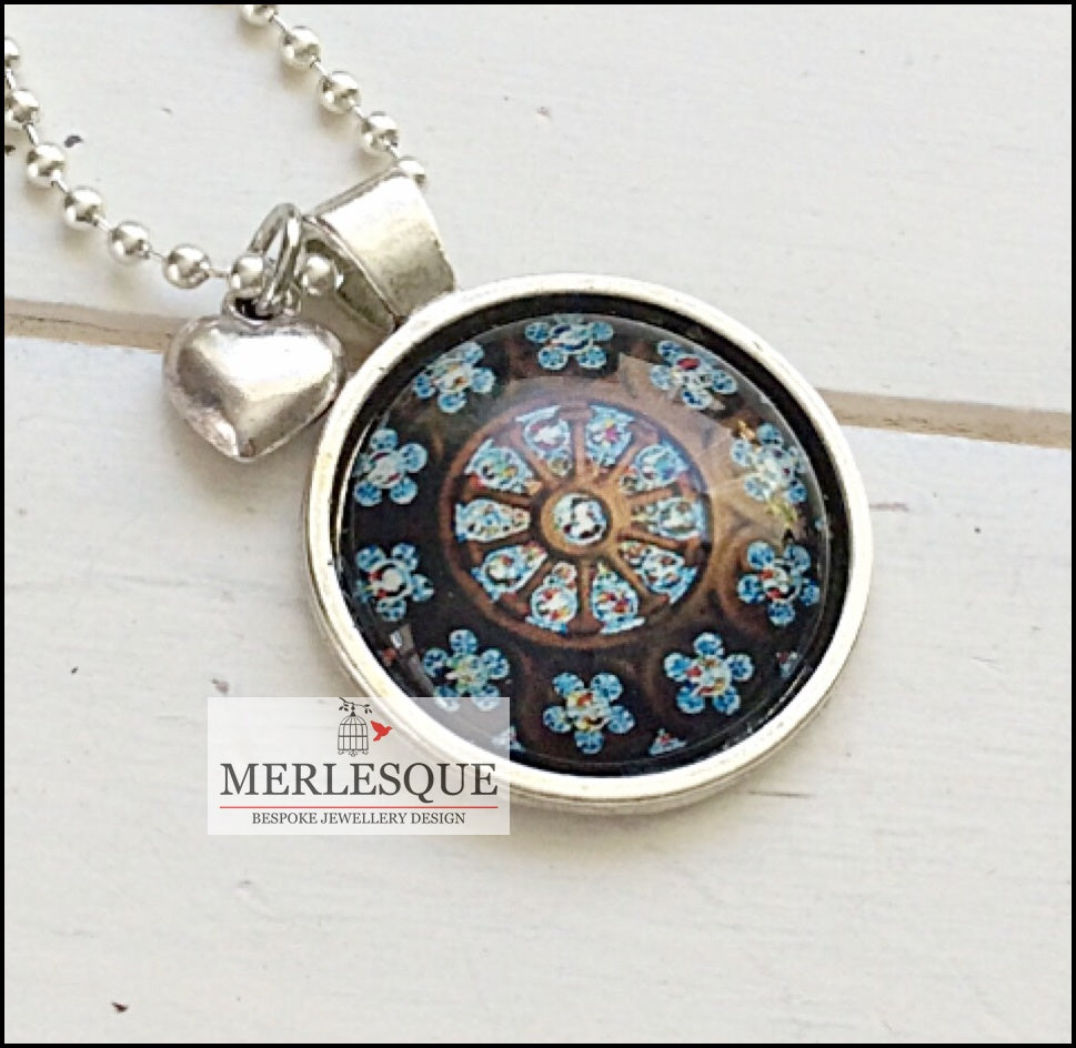 ROSE WINDOW NECKLACE